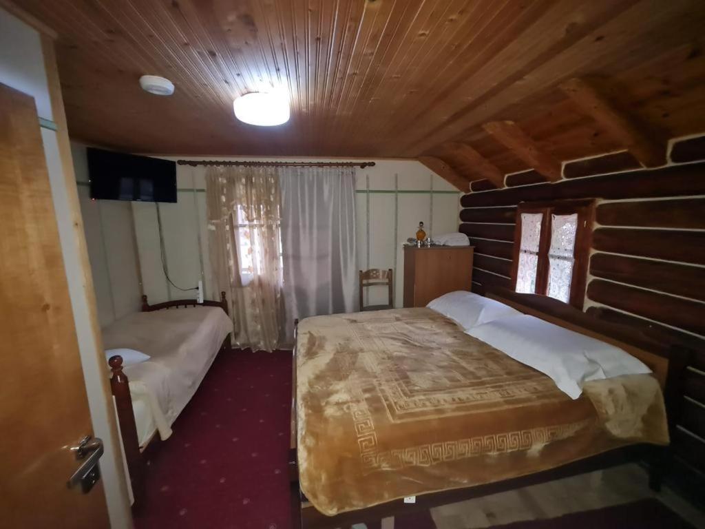 Hotel Sofra Kolonjare Agroturizem à Erseke Extérieur photo